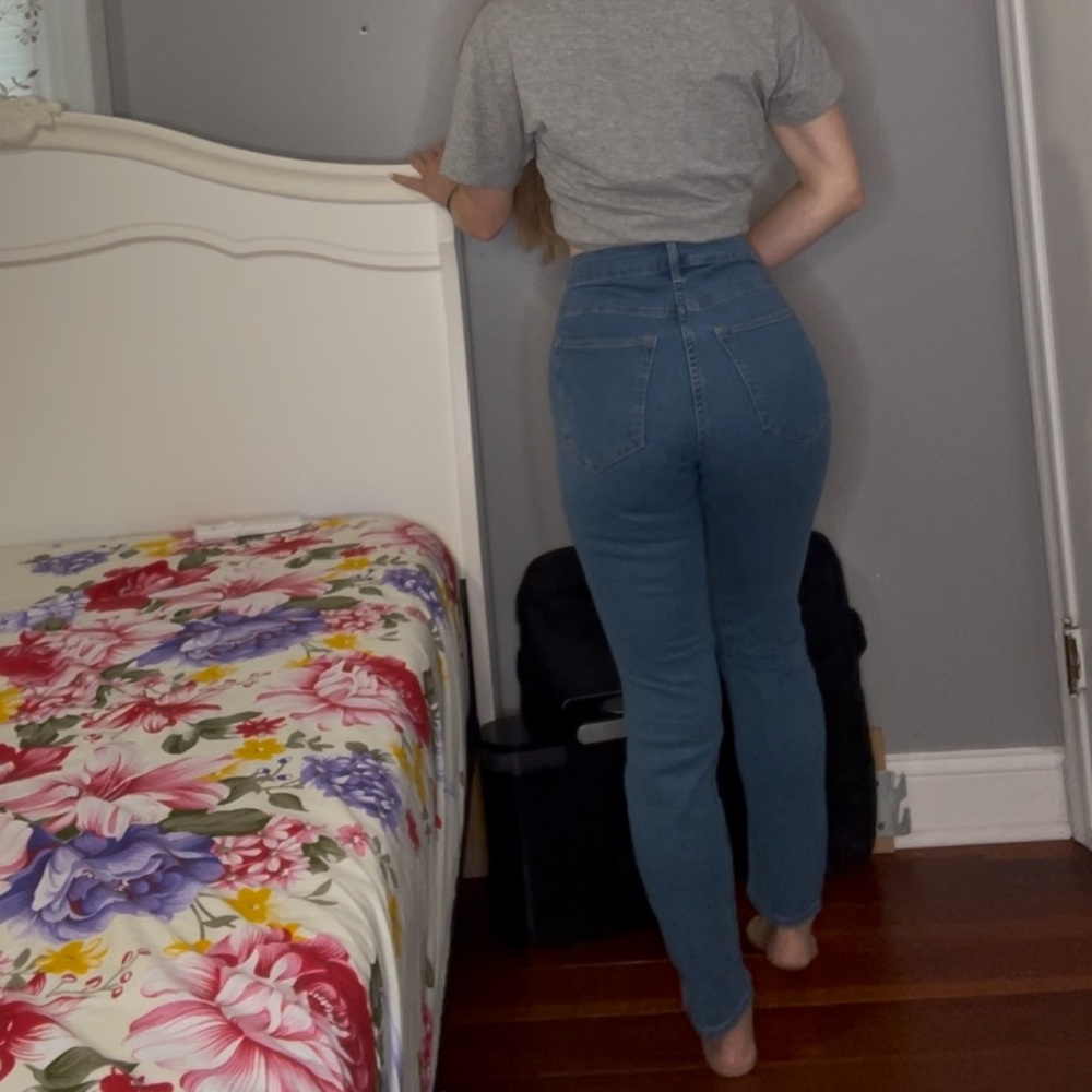 Jeans - Picture 2 of 9